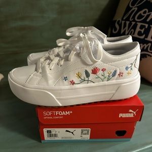 Puma Kaia Floral sneakers 6.5.